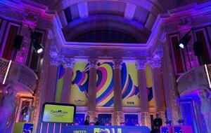 Слоганом "Евровидения 2023" является фраза United By Music, а логотип представляет собой электрокардиограмму из сердец желтого, голубого, синего и розового цветов