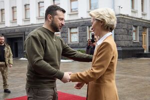 Фон дер Ляєн передала Зеленському звіт Єврокомісії, на основі якого український уряд проведе аналіз законодавства