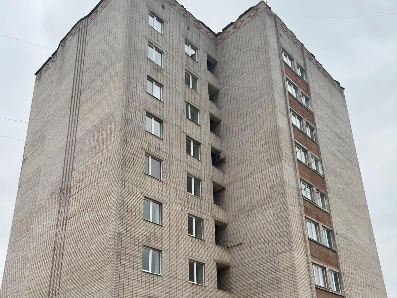 По данным следствия, в&nbsp;ходе ремонта&nbsp;поврежденного оккупантами многоквартирного жилого дома в Ахтырке подозреваемые "присвоили" 1,4 млн грн, рассказали правоохранители