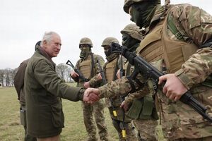 Монарх пообщался с солдатами и офицерами ВСУ