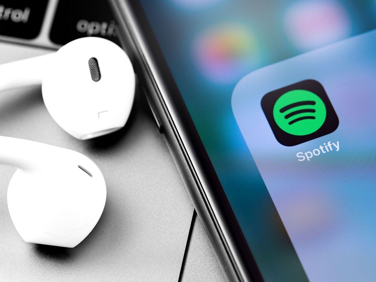 У грудні 2021 року на Spotify з'явилася офіційна сторінка України