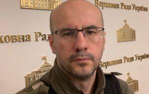 Рудик захищає Україну від першого дня повномасштабного російського вторгнення. Таких, як він, у Раді одиниці – за даними самого парламентарія, від трьох до 10 нардепів