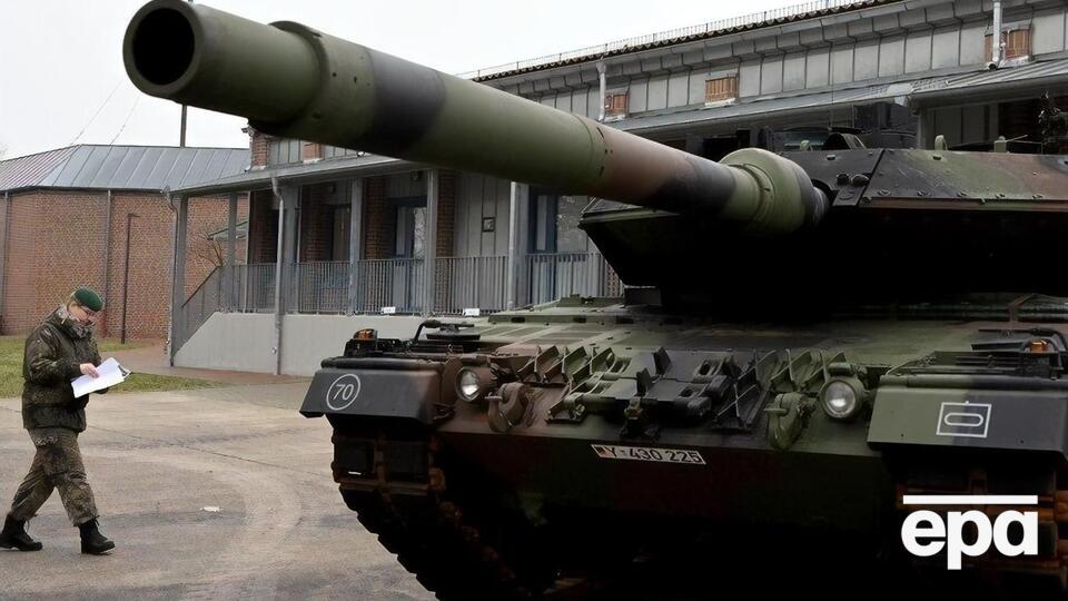 Українські військові опановують танки Leopard 2 у Німеччині