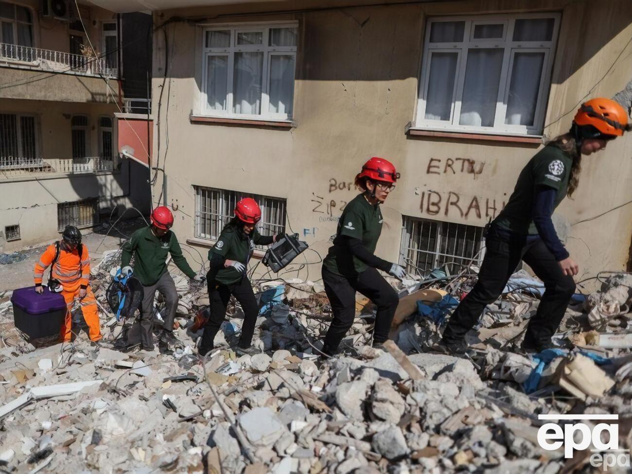 В Турции, пережившей сильное землетрясение, снова ощущались толчки