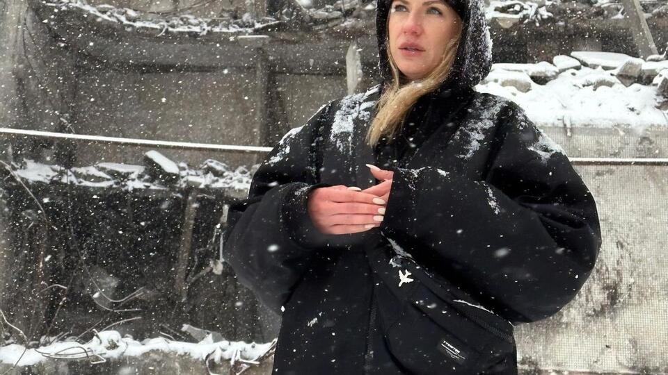 Никитюк: В момент, когда вышла из маршрутки, начался снегопад. Сама природа как будто бы захотела прикрыть снегом разрушенные врагом дома