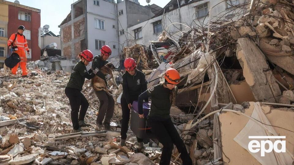 Рятувальники розбирають нові завали в Туреччині