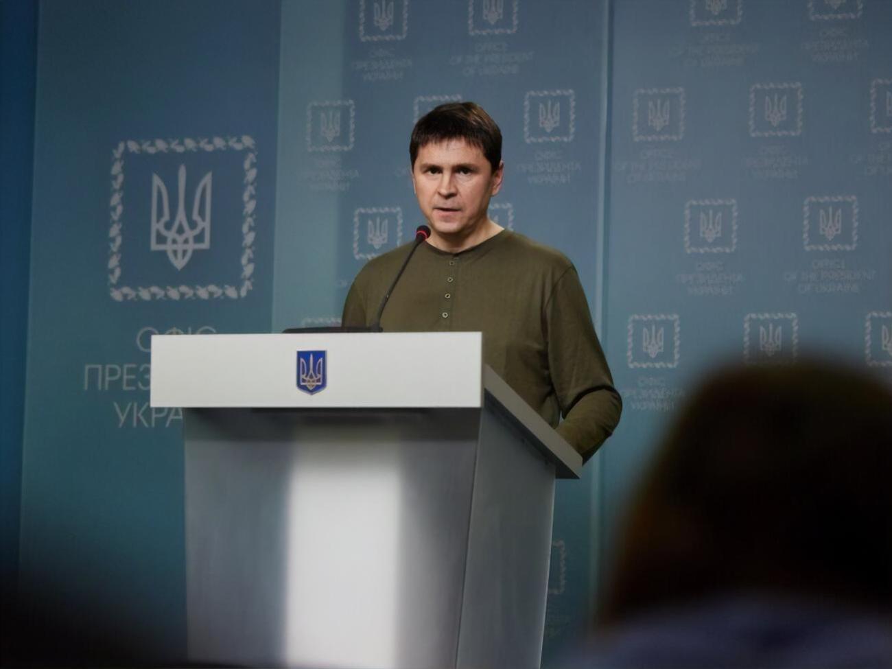 Подоляк переконаний, що українці витримають усі російські атаки &ndash; і справжні, і фейкові