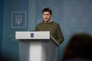 Подоляк переконаний, що українці витримають усі російські атаки – і справжні, і фейкові
