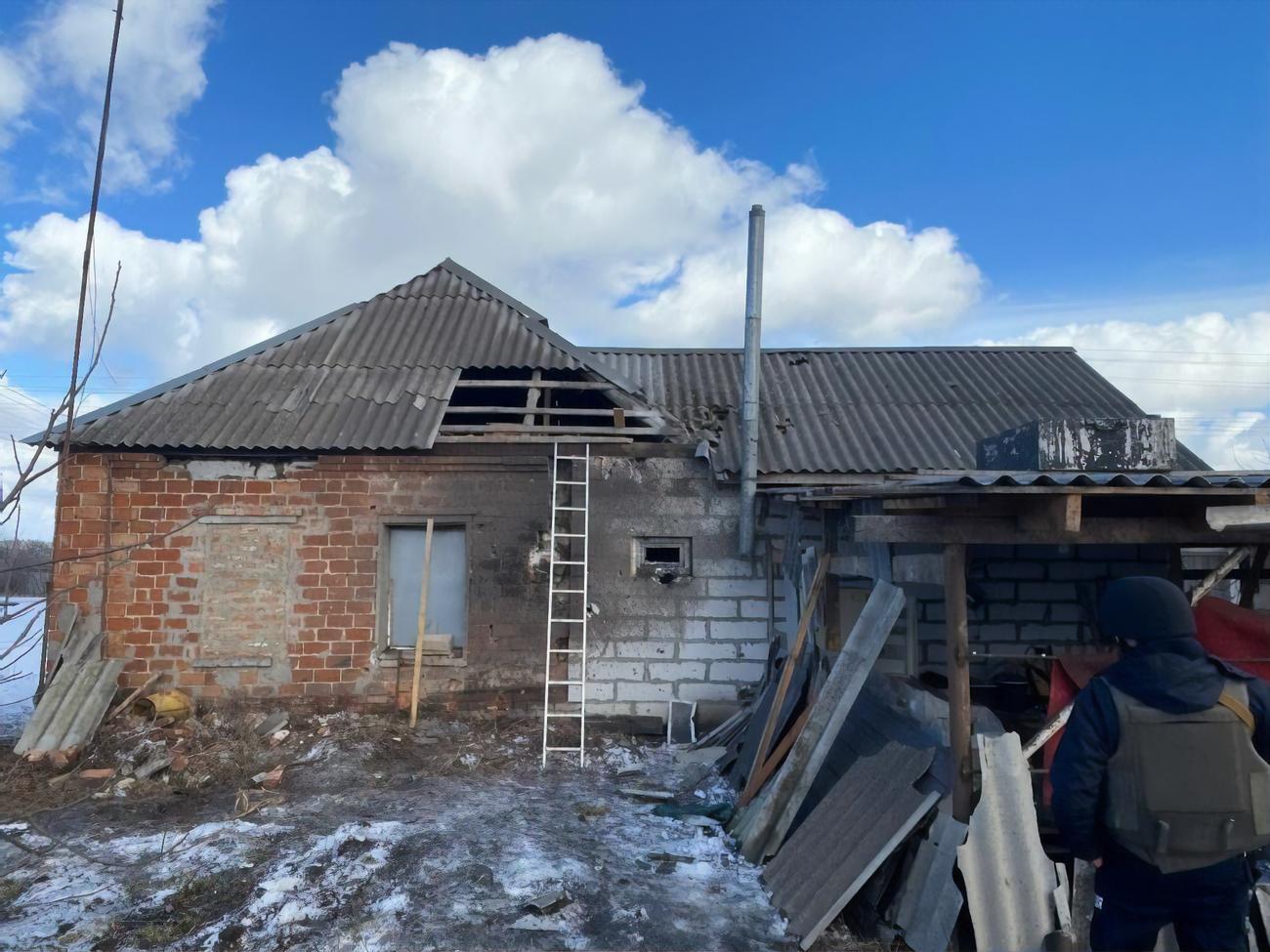 В приграничных селах повреждены частные дома и хозяйственные постройки