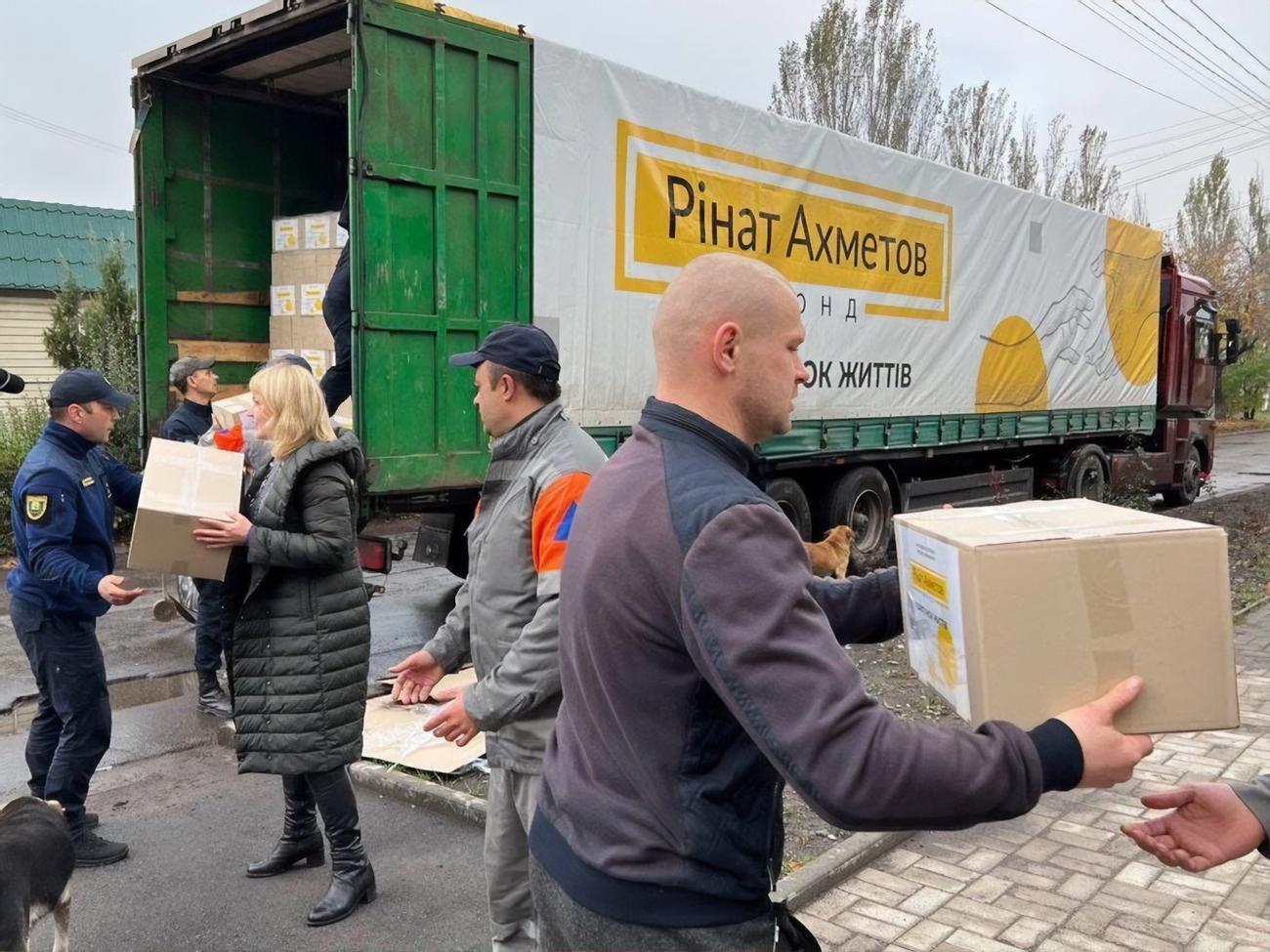 В Бахмут направили около 4 тыс. продуктовых наборов от Фонда Ахметова