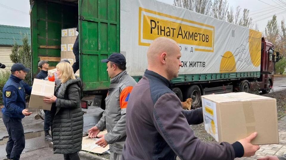 В Бахмут направили около 4 тыс. продуктовых наборов от Фонда Ахметова