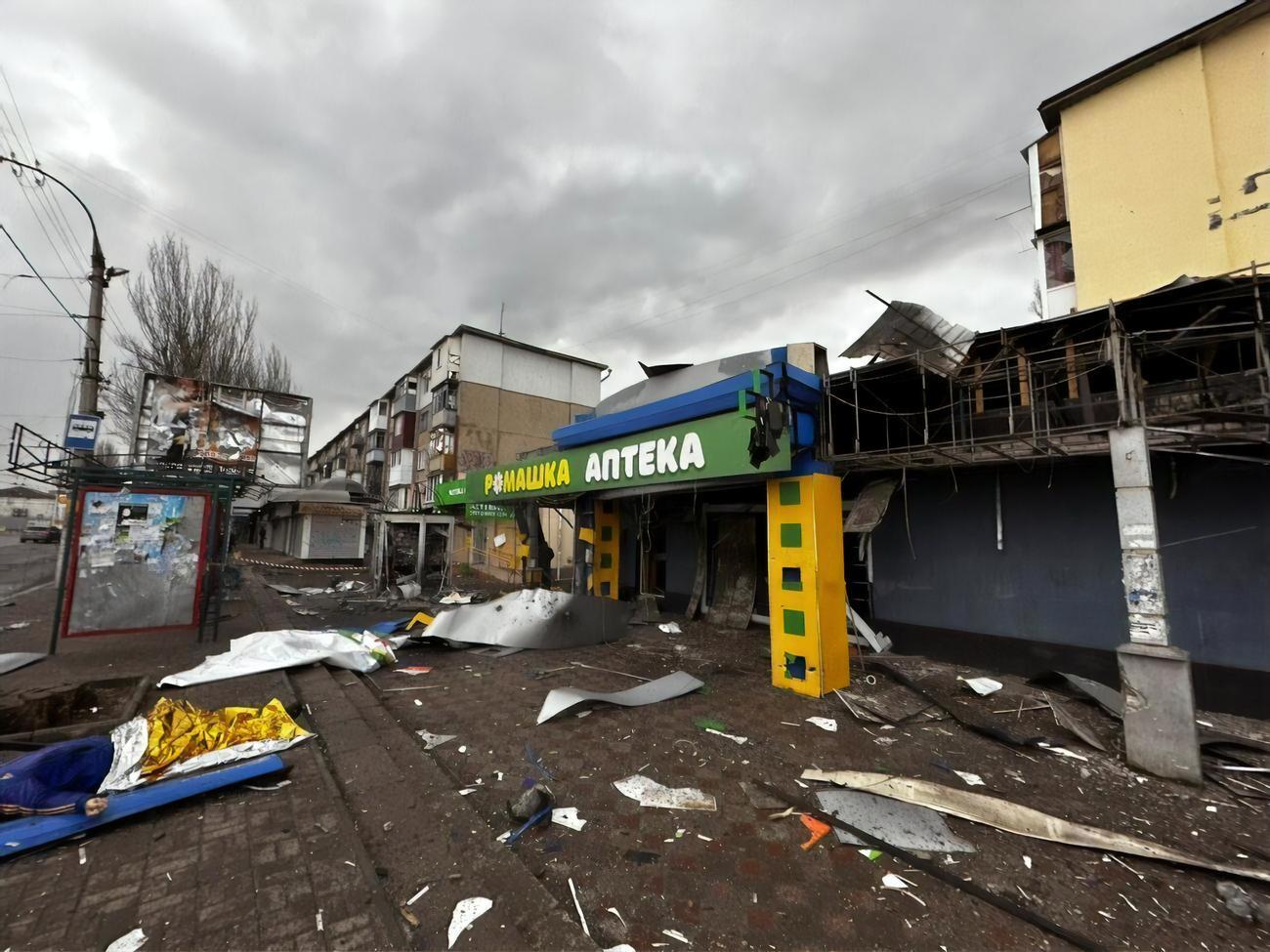 Российские снаряды попали в остановку общественного транспорта в Херсоне, отметил Зеленский