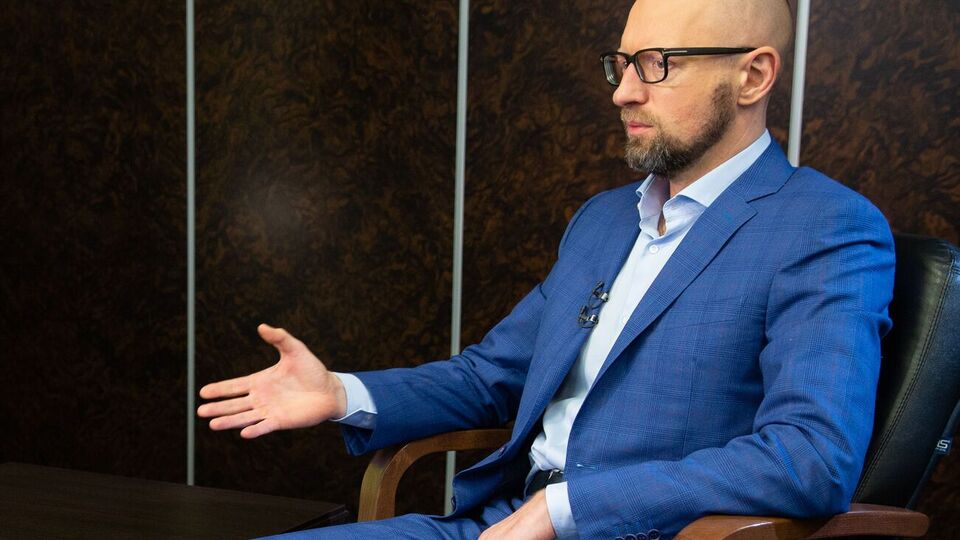 Яценюк наголосив, що українці адаптувалися до проблем з енергетикою