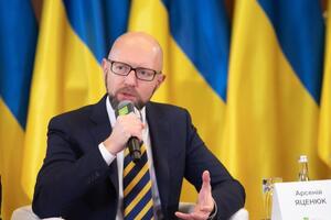 Яценюк: Не читайте русскіх газет. Не слухайте цих подонків