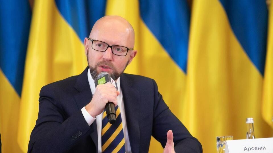 Яценюк: Не читайте русскіх газет. Не слухайте цих подонків
