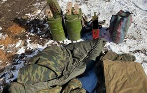 При обыске нашли противотанковые гранаты, гранатомет, более 700 патронов, бронежилеты и российскую военную форму