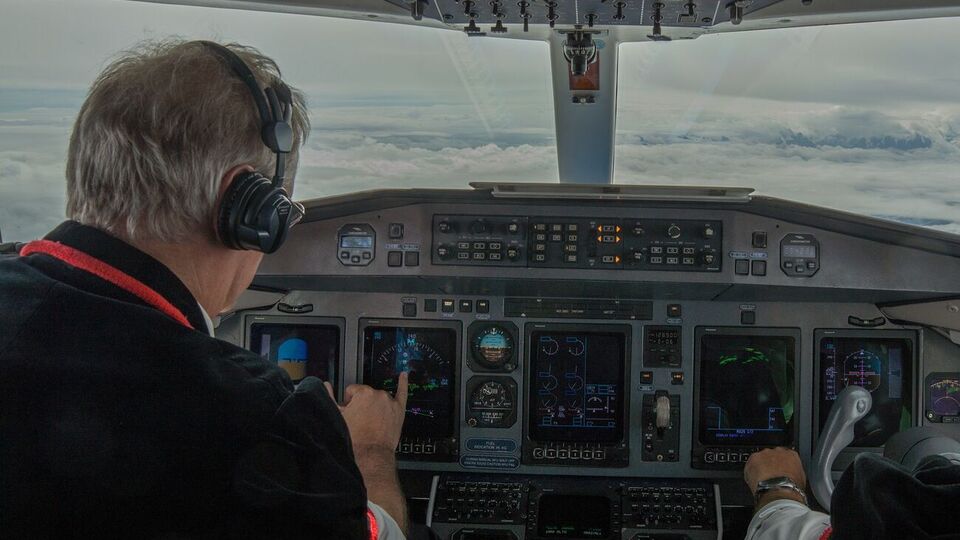 У Британії пілот не зрозумів, що його колега помер у польоті