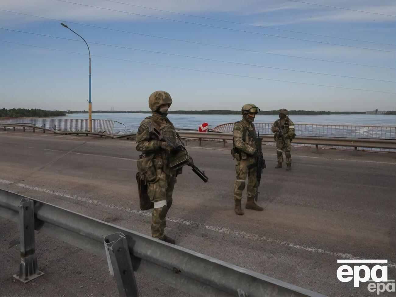 Российские оккупационные войска вместе с полицией усилили проверки на блокпостах в Херсонской области