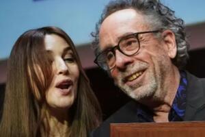 Бертон четыре месяца состоит в отношениях с Белуччи