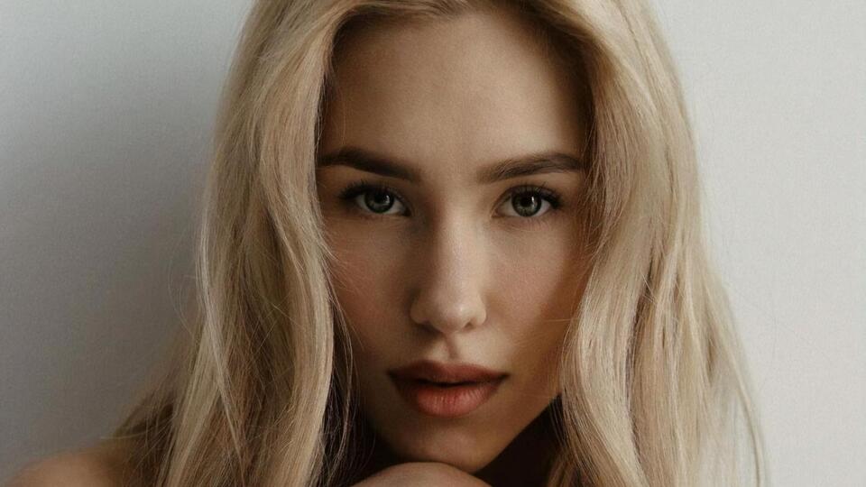 Квіткова знялася в негліже