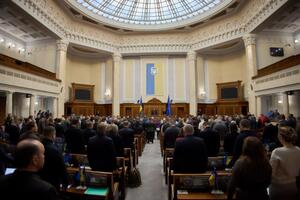 В Раду поступили три заявления от нардепов о сложении ими депутатских мандатов, сообщал Стефанчук