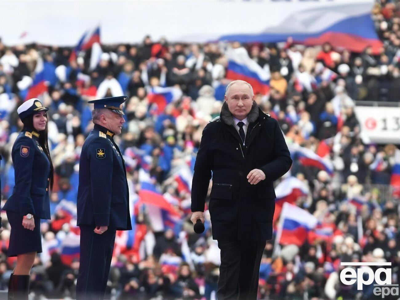 Путин заявил в "Лужниках", что празднование проходит в рамках "спецоперации"