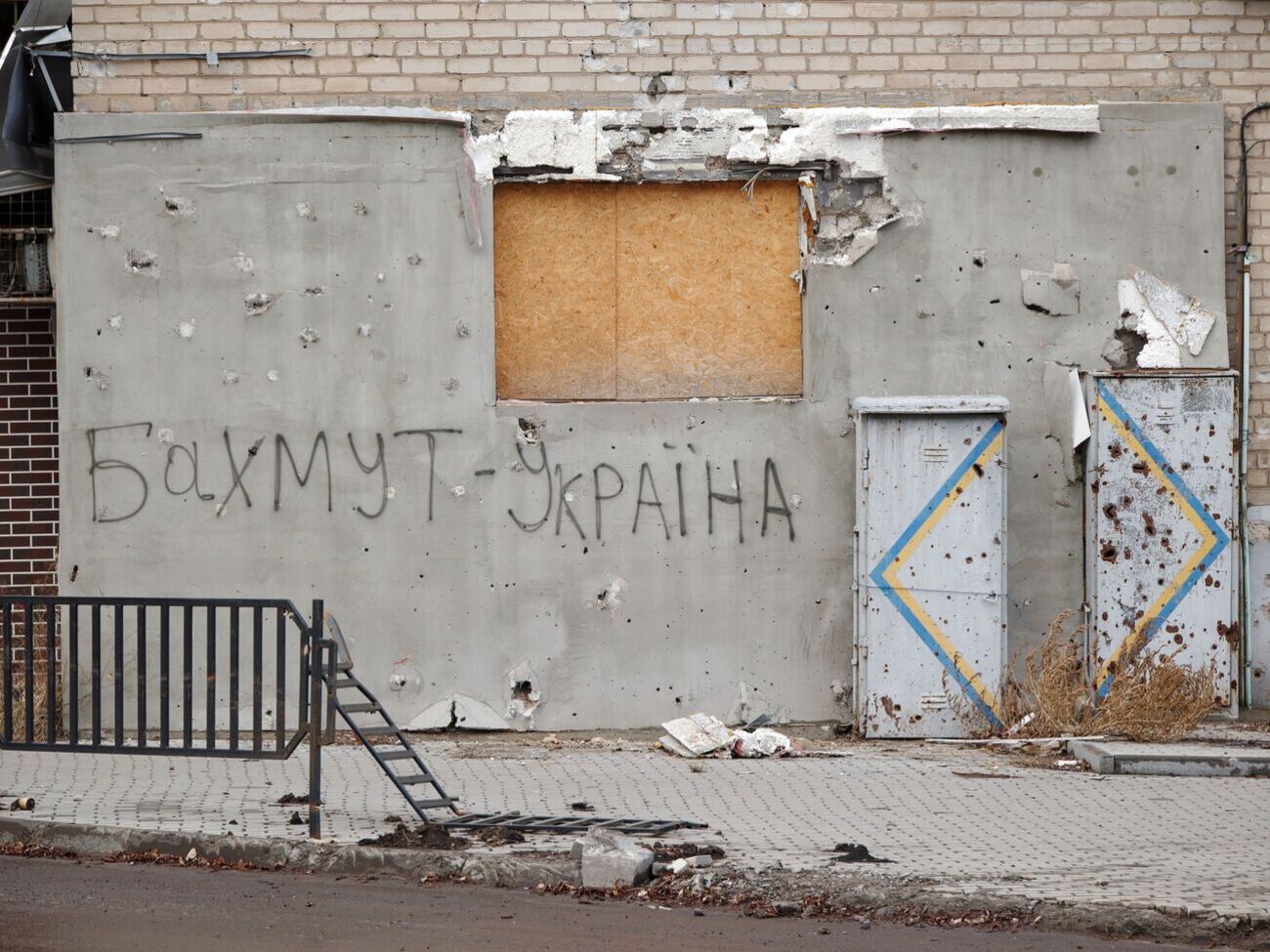 Оккупанты продолжают попытки взять Бахмут