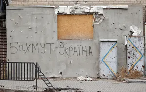 Окупанти продовжують спроби взяти Бахмут