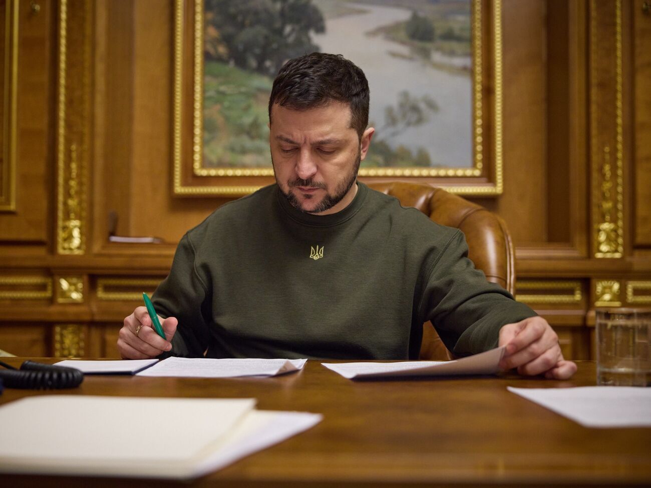 Зеленський підписав указ про набуття чинності рішення РНБО України від 22 лютого про введення секторальних санкцій до всіх фінустанов РФ