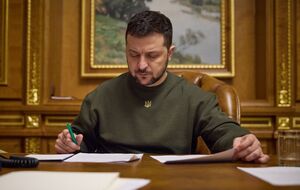 Зеленський підписав указ про набуття чинності рішення РНБО України від 22 лютого про введення секторальних санкцій до всіх фінустанов РФ