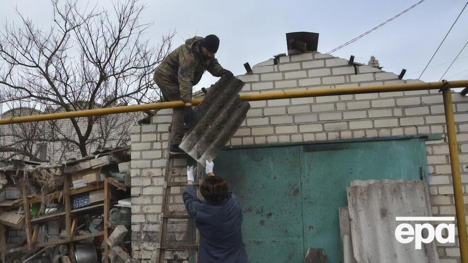 Ворожі снаряди поцілили в житлові будинки херсонців