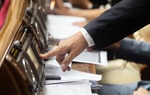 В Верховной Раде законопроект со всеми его недостатками почти без движения лежал с 2020 года, отметила юрист