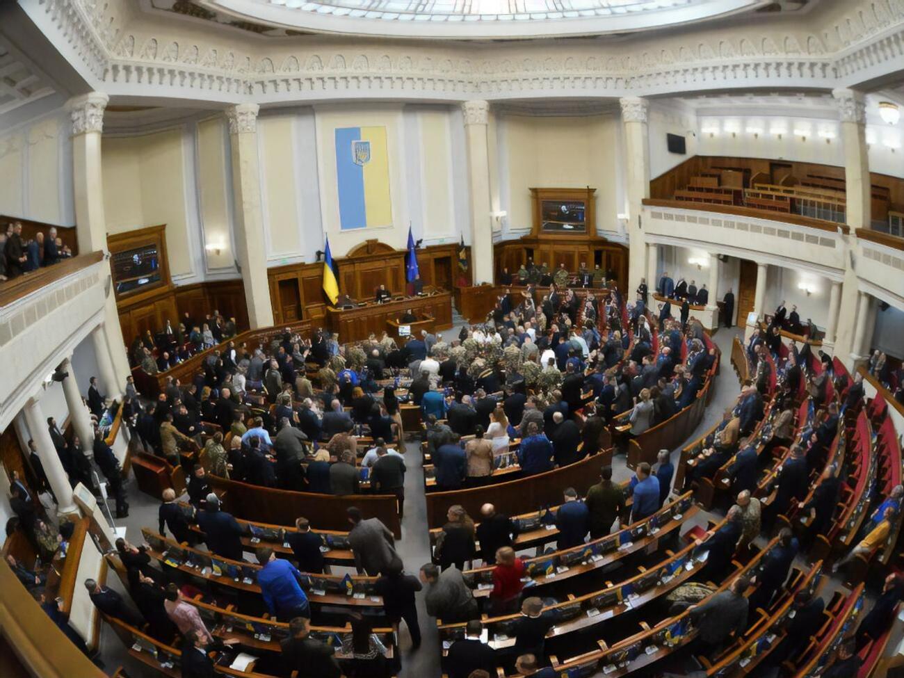 Проект постановления №9045 поддержали 325 народных депутатов, отметил нардеп Железняк