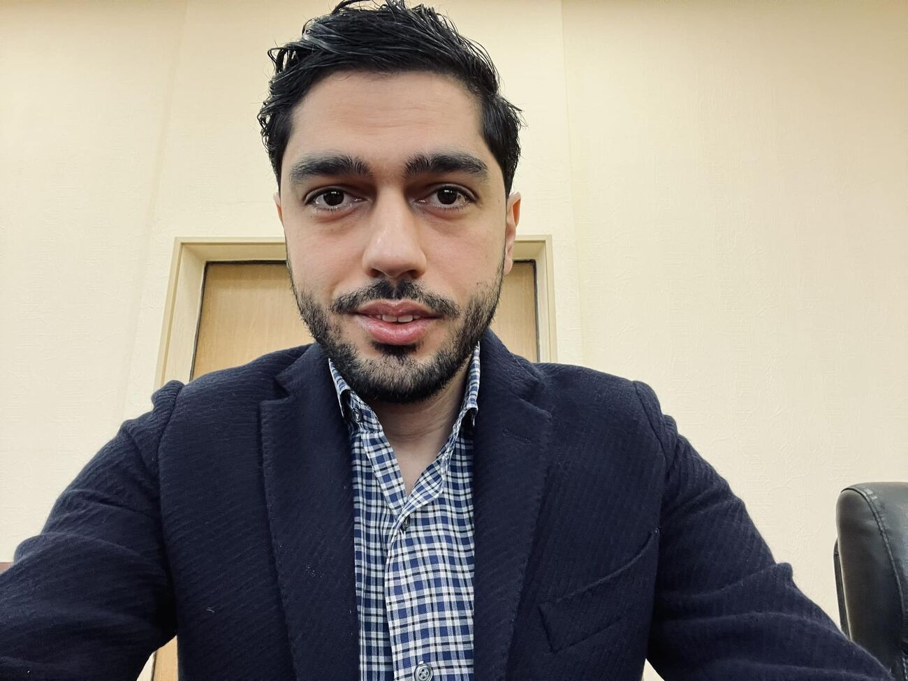 Усунення Лероса підтримали фракції "Слуга народу" і "Батьківщина", а також групи "Платформа за життя та мир", "Відновлення України", "Довіра" і "За майбутнє"