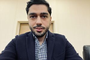 Усунення Лероса підтримали фракції "Слуга народу" і "Батьківщина", а також групи "Платформа за життя та мир", "Відновлення України", "Довіра" і "За майбутнє"