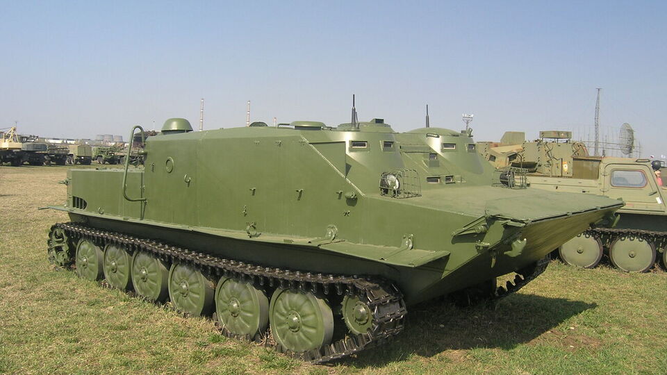 БТР-50 давно стал музейным экспонатом, но в 2023 году российские оккупанты решили снова на таких воевать