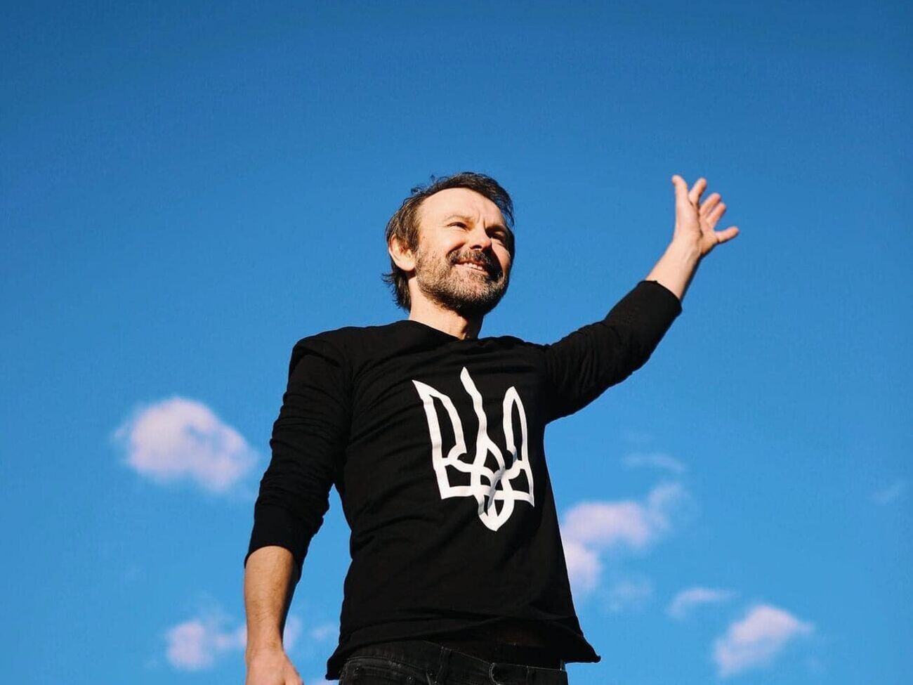 22 февраля Вакарчук выступил на пешеходно-велосипедном мосту через Владимирский спуск. На спонтанный концерт пришло много зрителей