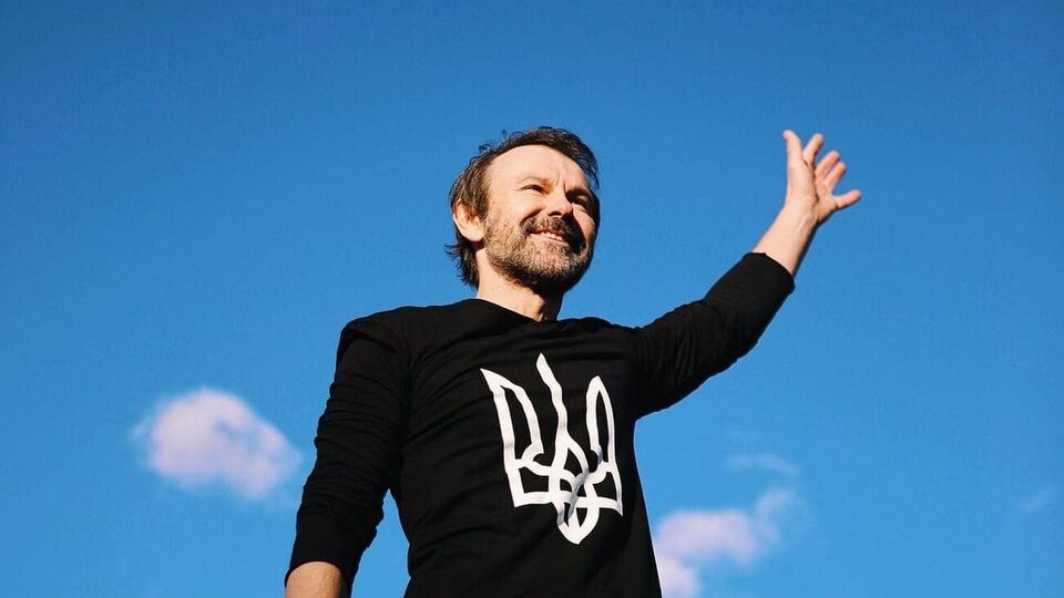 22 лютого Вакарчук виступив на пішохідно-велосипедному мосту через Володимирський узвіз. На спонтанний концерт прийшло багато глядачів