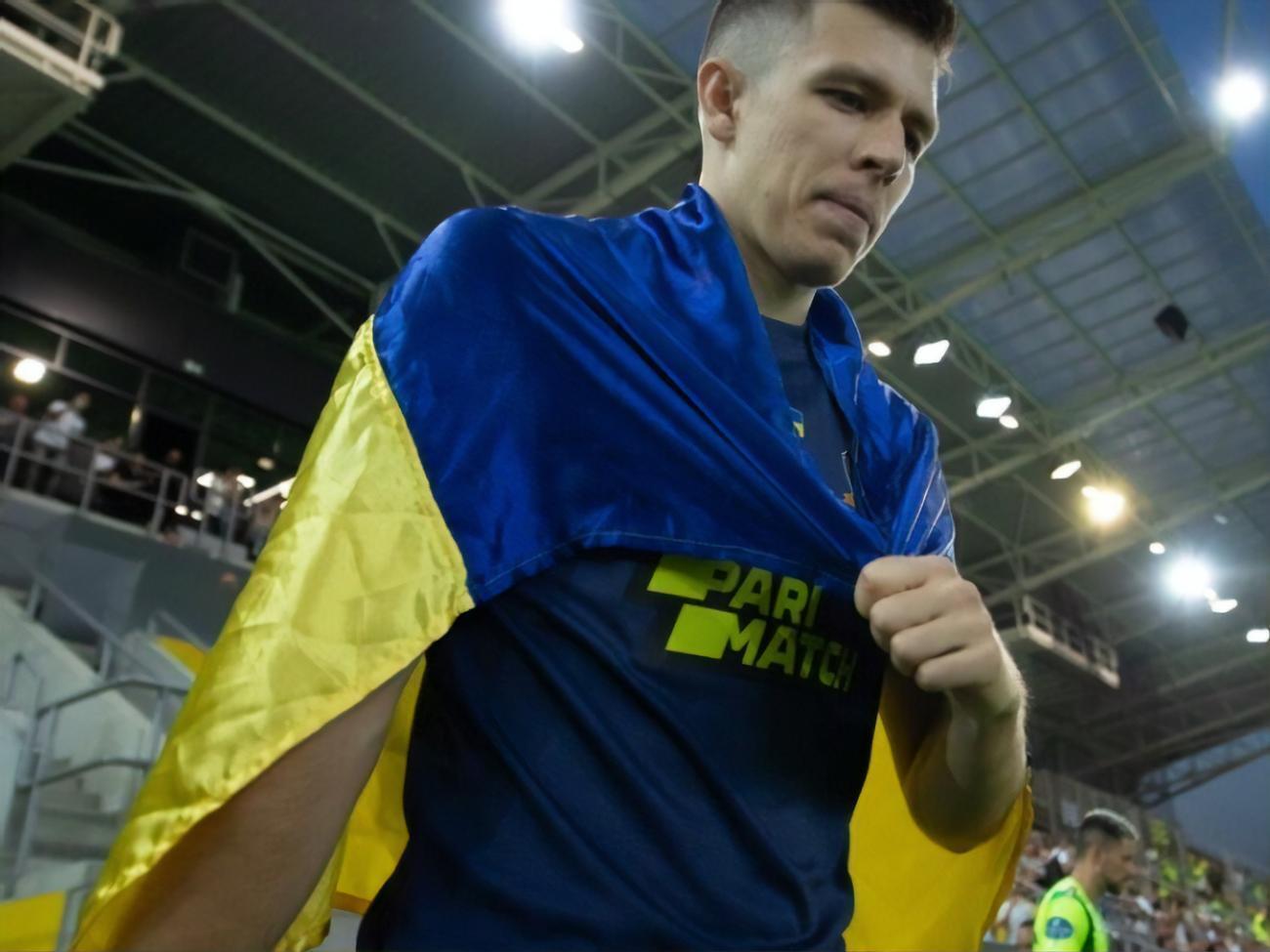 "Дніпро-1" вийшов на поле у Кошице з українськими прапорами