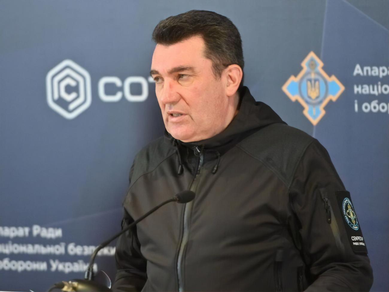 У Маріуполі, де третій день поспіль лунають вибухи в місцях розташування окупантів, за словами Данілова, "відбувається те, що має відбуватися"