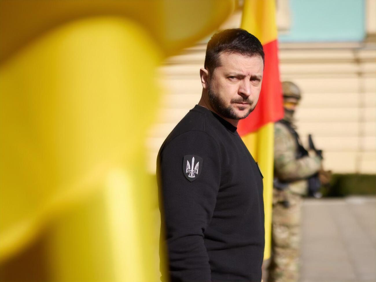 Зеленский сообщил, что на восточном направлении ситуация очень тяжелая, а на некоторых южных – "довольно опасная"