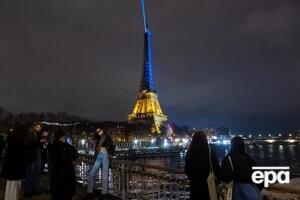 Синьо-жовте підсвічування увімкнули ввечері 23 лютого, напередодні річниці початку повномасштабної війни РФ проти України