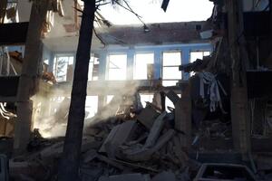 Російська ракета С-300 влучила в адміністративну будівлю
