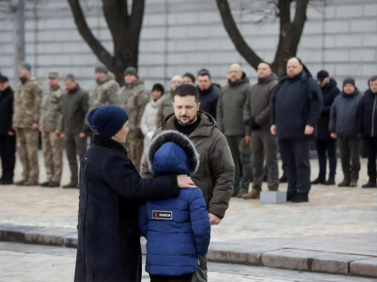 Зеленский вручил украинским защитникам государственные награды