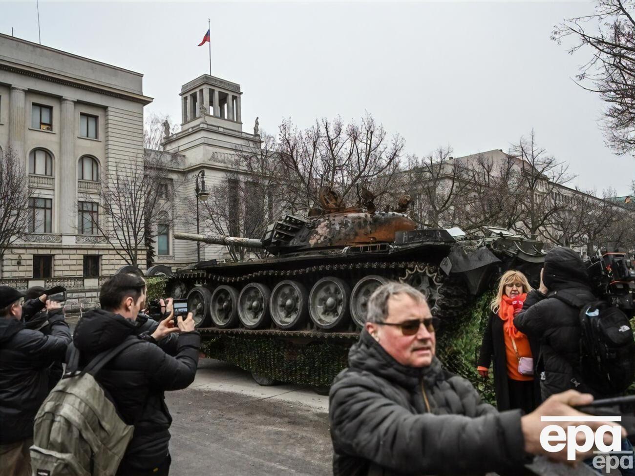 Активісти домоглися дозволу на встановлення танка перед посольством РФ