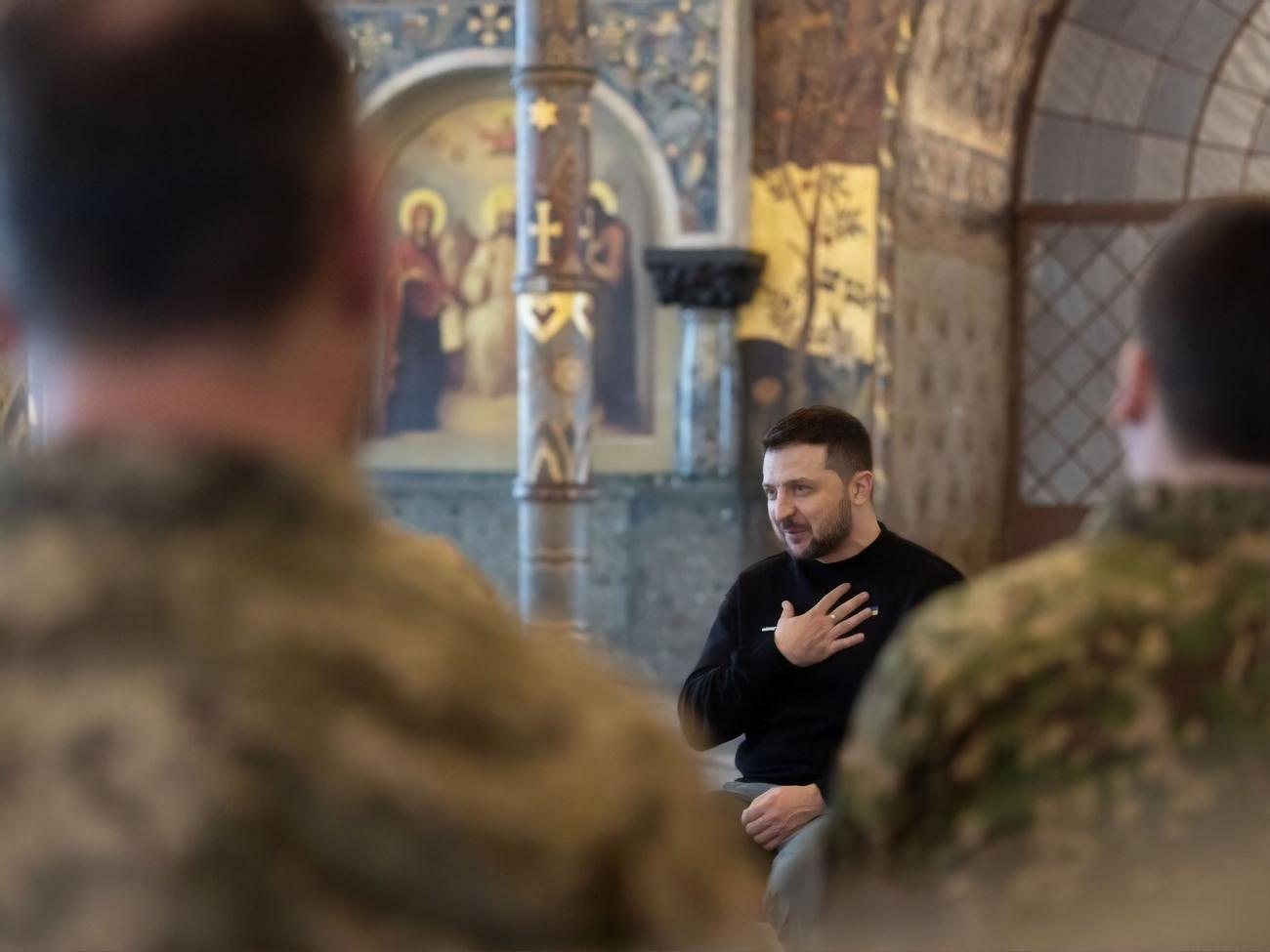 Зеленський: Дякую за ваше служіння, за те, що ви були разом із бійцями у цей рік повномасштабної війни