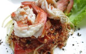 При приготовлении этого блюда можно использовать любые морепродукты