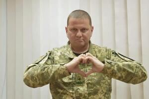 Залужний одружений. У нього є дві дорослі доньки