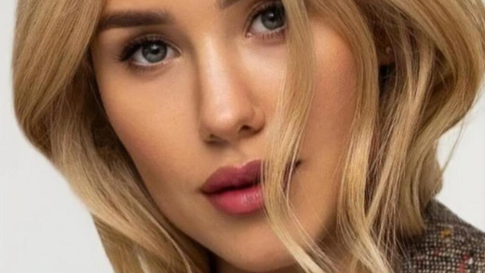 Квиткова позировала перед камерой в качестве модели