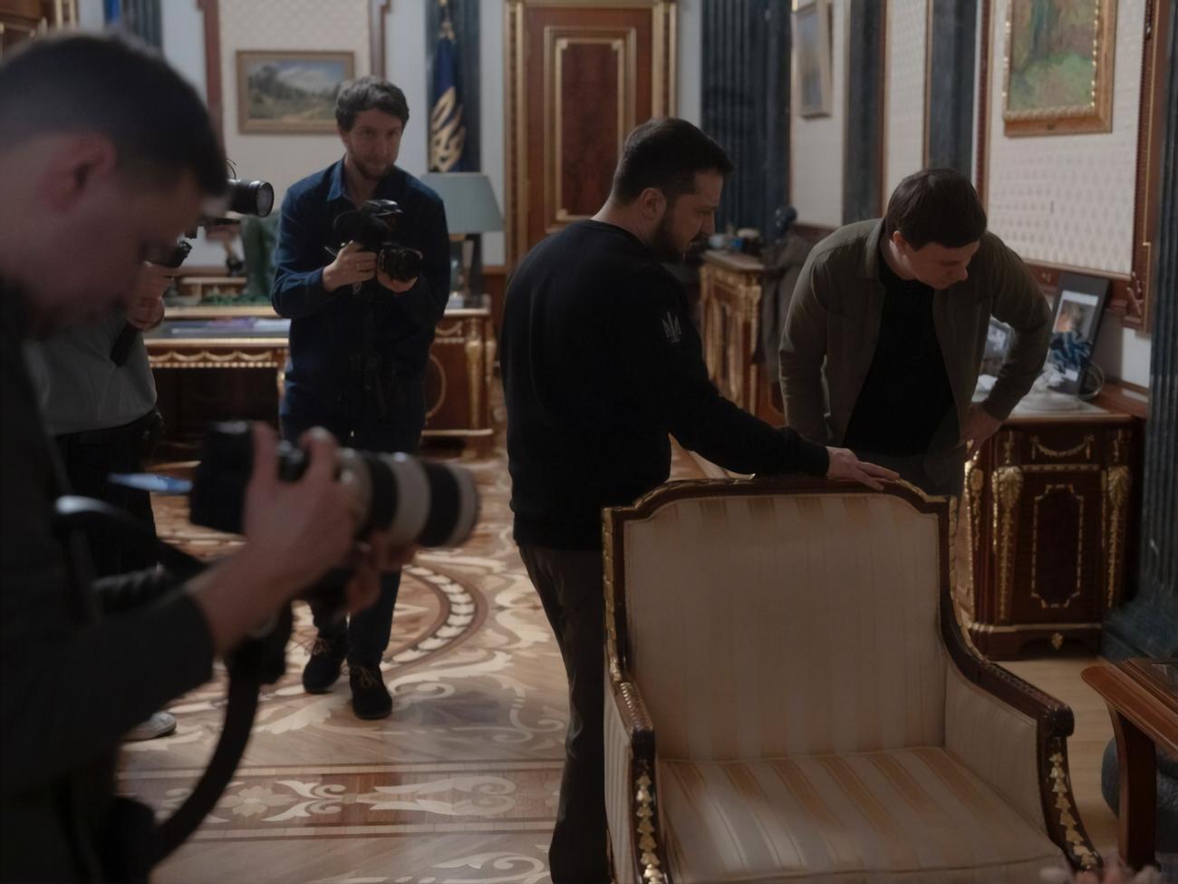 Зеленский рассказал, что уже год живет в Офисе президента